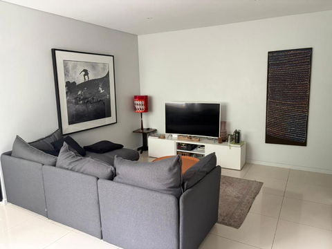 A Modern Two Bedroom Apartment! Quiet, Secure And 1 Minute Walk To Bondi Beach! - Darwin Holiday 4