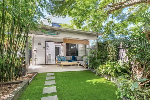 A Perfect Stay - Gidgets Studio - Darwin Holiday 0