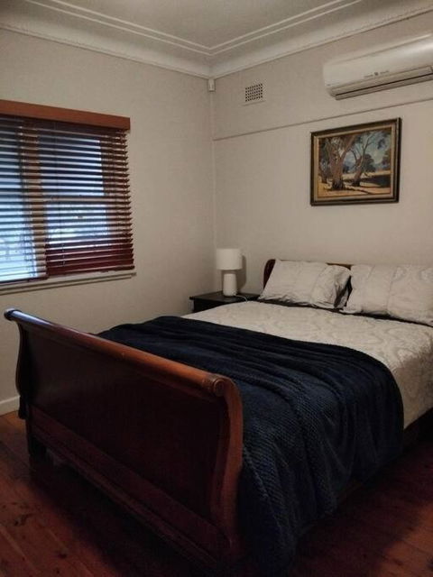 A Rosy House In Roselands - Darwin Holiday 1