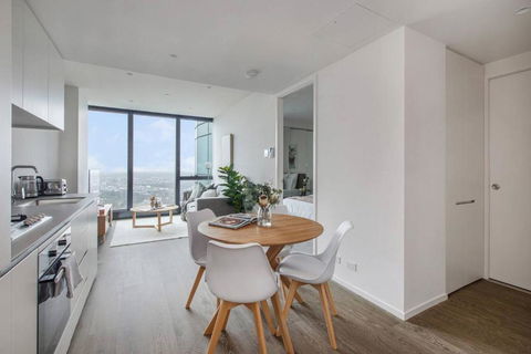 A Sky-high Metropolis Retreat Near The CBD - Darwin Holiday 1