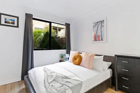 A Spacious 2BR Apt With A Courtyard & FREE Parking - Darwin Holiday 1