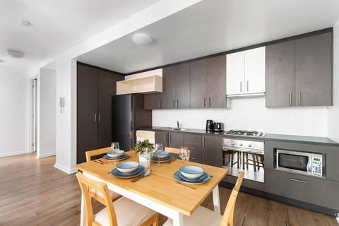 A Spacious 2BR Apt With A Courtyard & FREE Parking - Darwin Holiday 3
