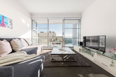 A Spacious 2BR Apt With An Amazing View Over Darling Harbour - Darwin Holiday 1
