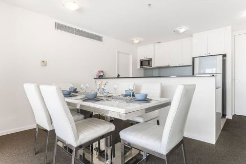 A Spacious 2BR Apt With An Amazing View Over Darling Harbour - Darwin Holiday 4