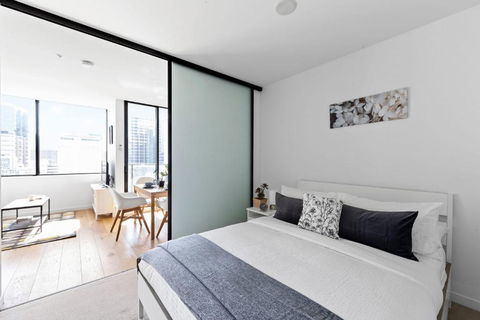 A Spacious & Chic Home Next To Southern Cross - Darwin Holiday 1