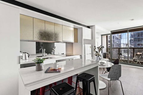 A Stylish 2BR Apt Next To Southern Cross With City Views - Darwin Holiday 2
