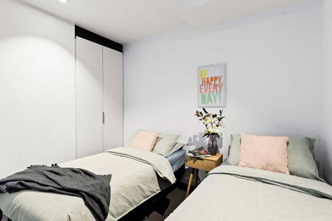 A Stylish 2BR Apt Next To Southern Cross With City Views - Darwin Holiday 4