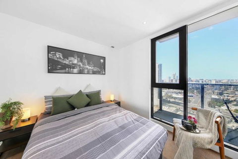 A Stylish 2BR Apt With City Views In Southbank - Darwin Holiday 2