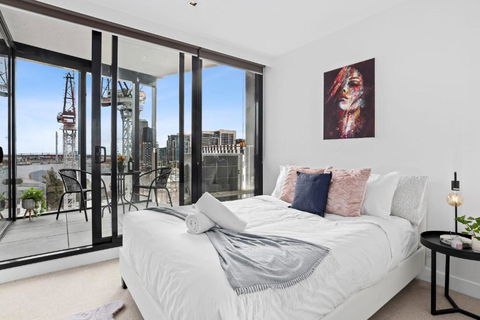 A Stylish 2BR Apt With FREE Parking - Darwin Holiday 1