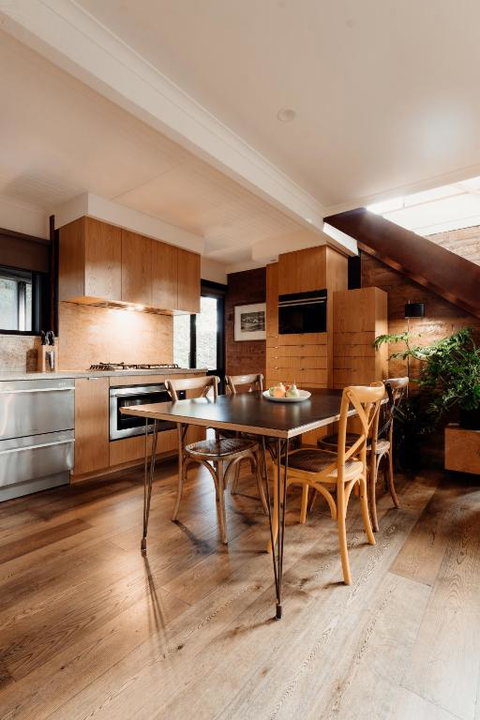 A Stylish And Unique Retreat At Surf Beach - Darwin Holiday 4