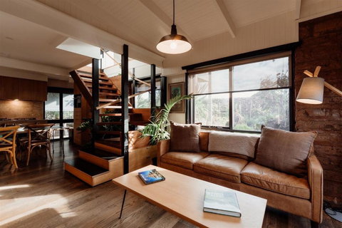 A Stylish And Unique Retreat At Surf Beach - Darwin Holiday 1