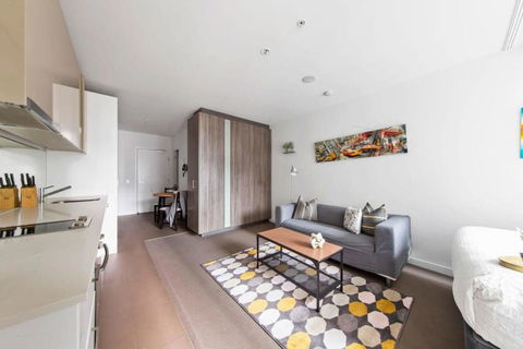 A Stylish CBD Studio Right Next To Southern Cross - Darwin Holiday 1