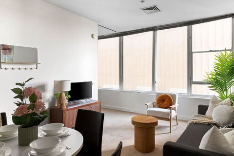 A Stylish & Central 2BR Apt Near Flinders Station - Darwin Holiday 2