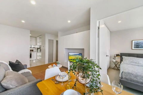 A Stylish & Modern 2BR Apartment Fantastic Views - Darwin Holiday 4