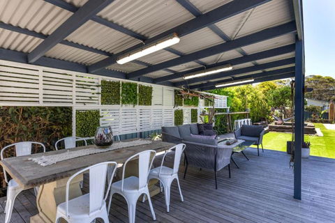 A Touch Of Paradise - House And Granny Flat - 4 Mins Walk To Callala Beach - Darwin Holiday 3