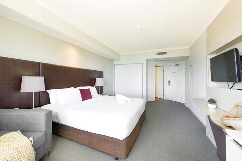 A Waterview Oasis On The Esplanade With Pool - Darwin Holiday 1