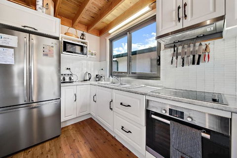 Aarlaur 2 - Charming 2BR Rustic Home L Bath L Fire Pit L WiFi L Air-Con - Darwin Holiday 4