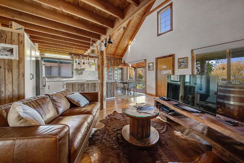 Aarlaur 2 - Charming 2BR Rustic Home L Bath L Fire Pit L WiFi L Air-Con - Darwin Holiday 0