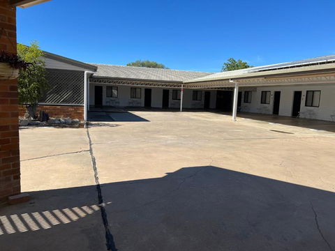 Abajaz Motel-Centrally Located-Shaded Parking - Darwin Holiday 4