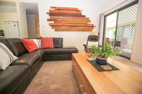 Abenaki - Darwin Holiday 0