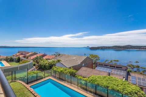Above And Beyond - Beautiful Home With Heated Pool And Views - Darwin Holiday 3