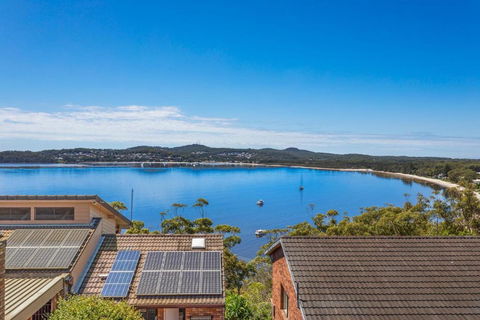 Above And Beyond - Beautiful Home With Heated Pool And Views - Darwin Holiday 4