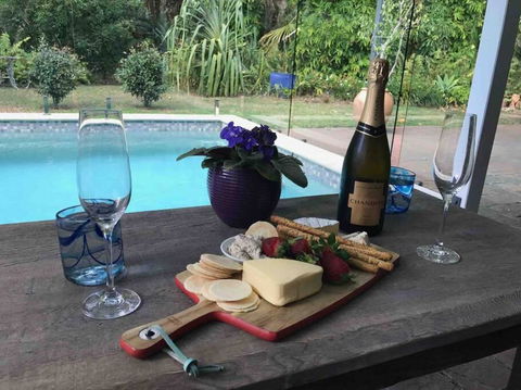 Absolute Beach Front Home -Dogs, Surf, Relax, Bush - Darwin Holiday 3