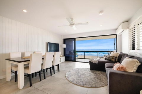 Absolute Beach Front Renovated 3 Bdrm 2 Bath App - Darwin Holiday 4