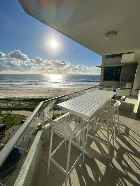 Absolute Beach Frontage Two Bedroom - Darwin Holiday 4