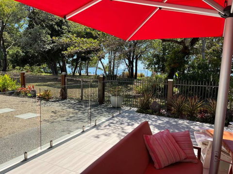 Absolute Beachfront 2 Bedroom Luxury Holiday Apartment - Darwin Holiday 1