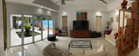 Absolute Beachfront 2 Bedroom Luxury Holiday Apartment - Darwin Holiday 0