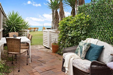 Absolute Beachfront 2BR Pet-Friendly Terrace - The Coachhouse - Darwin Holiday 0