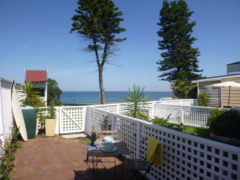Absolute Beachfront 2BR Pet-Friendly Terrace - The Coachhouse - Darwin Holiday 1