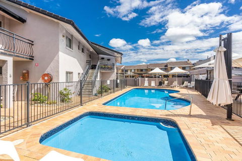 Absolute Beachfront Apartment 9T - Darwin Holiday 2