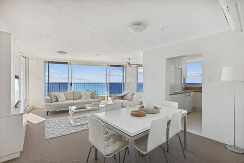Absolute Beachfront Apartment - Darwin Holiday 3