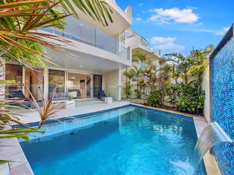 Absolute Beachfront Beach House With Amazing Views - Darwin Holiday 0