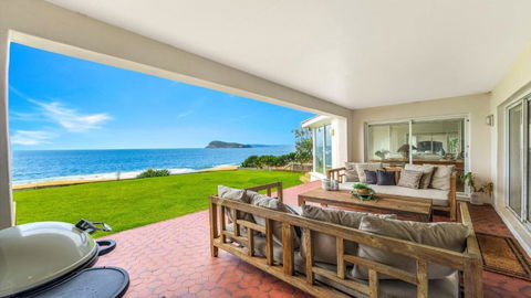 Absolute Beachfront Beauty - Pearl Beach - Darwin Holiday 0