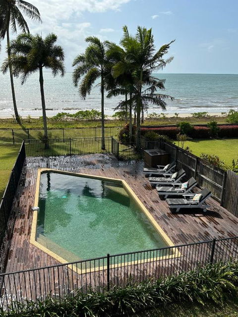 ABSOLUTE BEACHFRONT BLISS - NEWELL BEACH - 10 Metres To The Ocean - Darwin Holiday 0