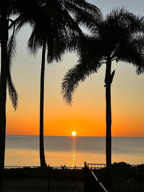 ABSOLUTE BEACHFRONT BLISS - NEWELL BEACH - 10 Metres To The Ocean - Darwin Holiday 2