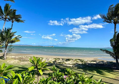 Absolute Beachfront Bowen Beach House-family Time - Darwin Holiday 1