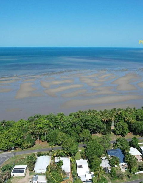 Absolute Beachfront Family Home - Cooya - Darwin Holiday 0