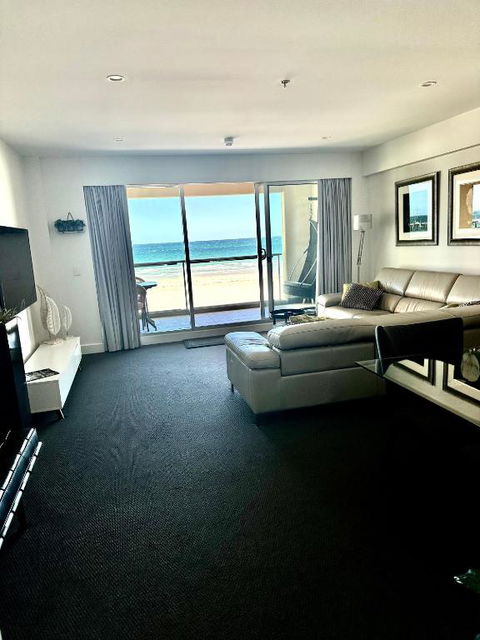 Absolute Beachfront At The Pier Glenelg - Darwin Holiday 2