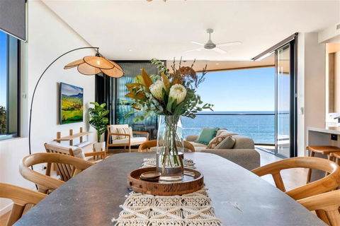 Absolute Beachfront Luxury Apartment - Darwin Holiday 1