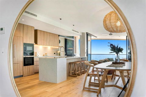 Absolute Beachfront Luxury Apartment - Darwin Holiday 3