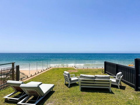 Absolute Beachfront Luxury In Narrabeen - Darwin Holiday 0