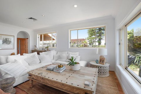 Absolute Beachfront Luxury In Narrabeen - Darwin Holiday 4