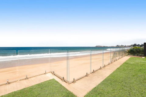 Absolute Beachfront Luxury In Narrabeen - Darwin Holiday 1