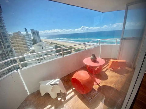 Absolute Beachfront Main Beach Gold Coast - Darwin Holiday 2