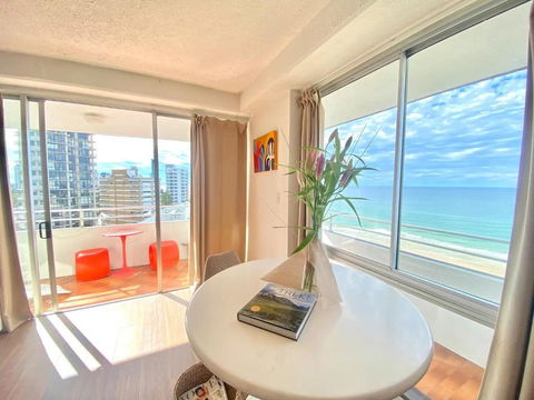 Absolute Beachfront Main Beach Gold Coast - Darwin Holiday 3