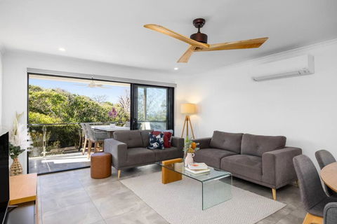 Absolute Beachfront Marcoola 4Bd, Heated Spa - Darwin Holiday 2